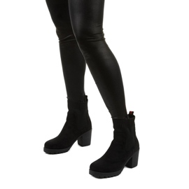 Bottines noires avec une chaussette Frostray le noir 3