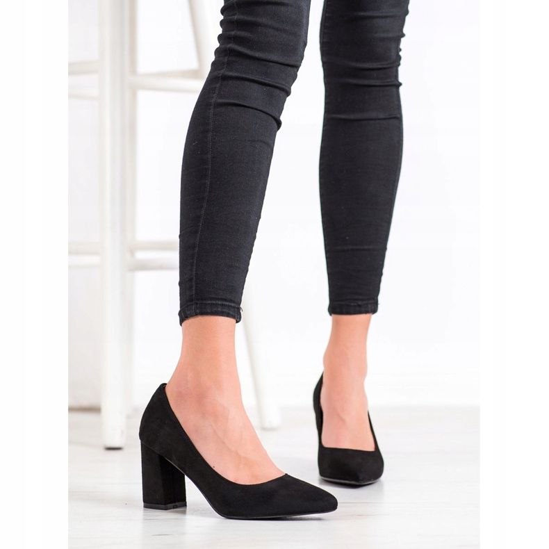 Renda Escarpins noirs sur un pilier le noir 2