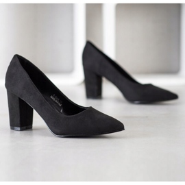 Renda Escarpins noirs sur un pilier 1