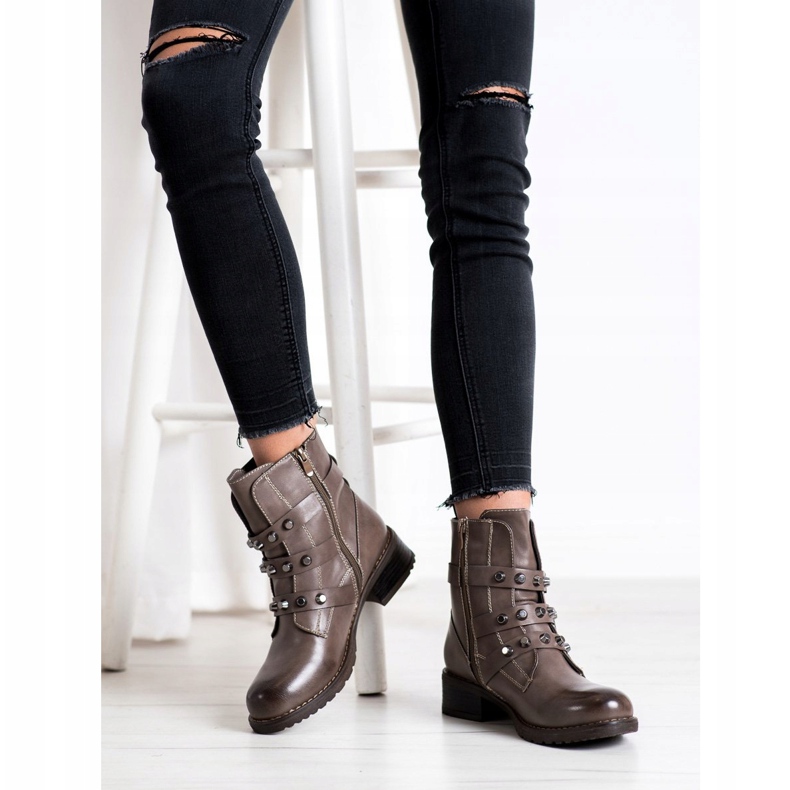 SHELOVET Travailleurs chaleureux avec des ornements beige 1 SHELOVET Travailleurs chaleureux avec des ornements beige 1