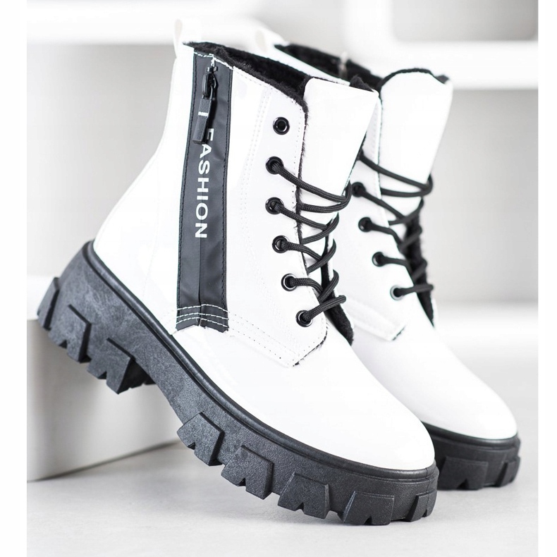 SHELOVET Ouvriers de la mode isolés blanche 1