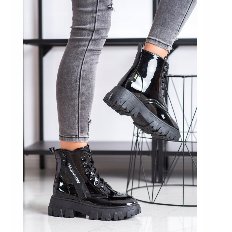 SHELOVET Ouvriers de la mode isolés noir 2