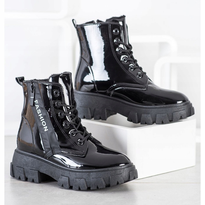 SHELOVET Ouvriers de la mode isolés le noir 1