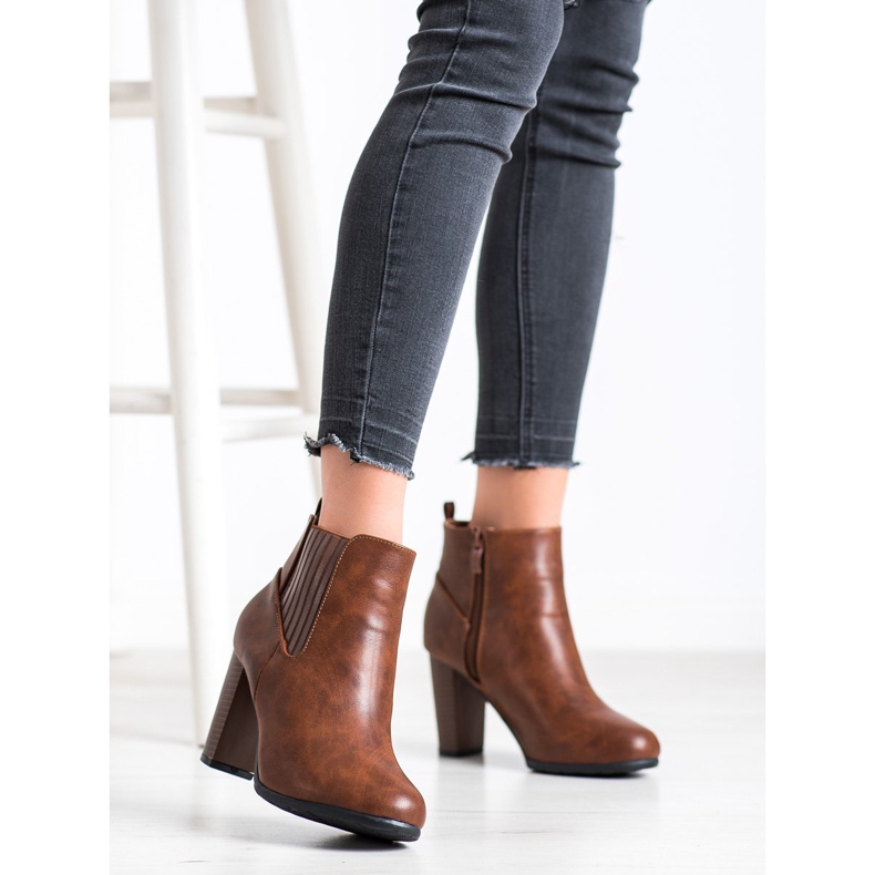 Abloom Bottes confortables sur un pilier brun 2