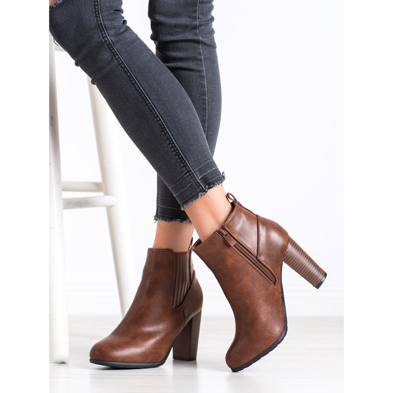 Abloom Bottes confortables sur un pilier brun 1