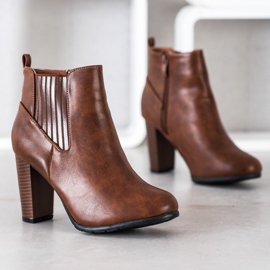 Abloom Bottes confortables sur un pilier brun 3