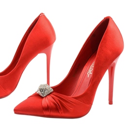 Escarpins rouges sur un talon Red Devil 1