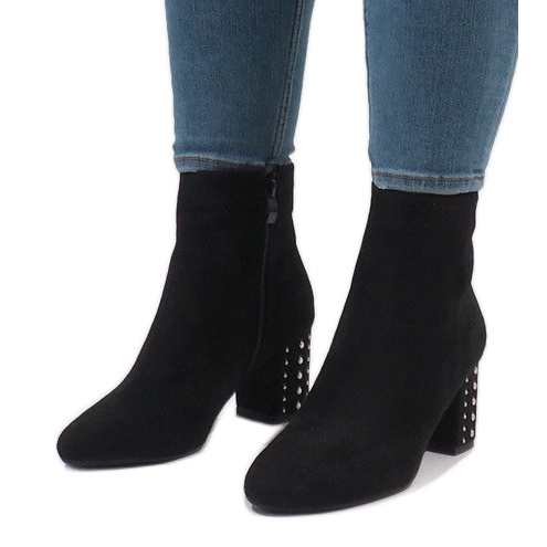 Bottines isolées noires à clous 3098 le noir 1