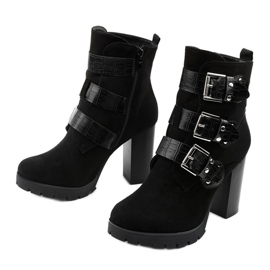 Bottines en daim noir sur le poteau Lilybank 2