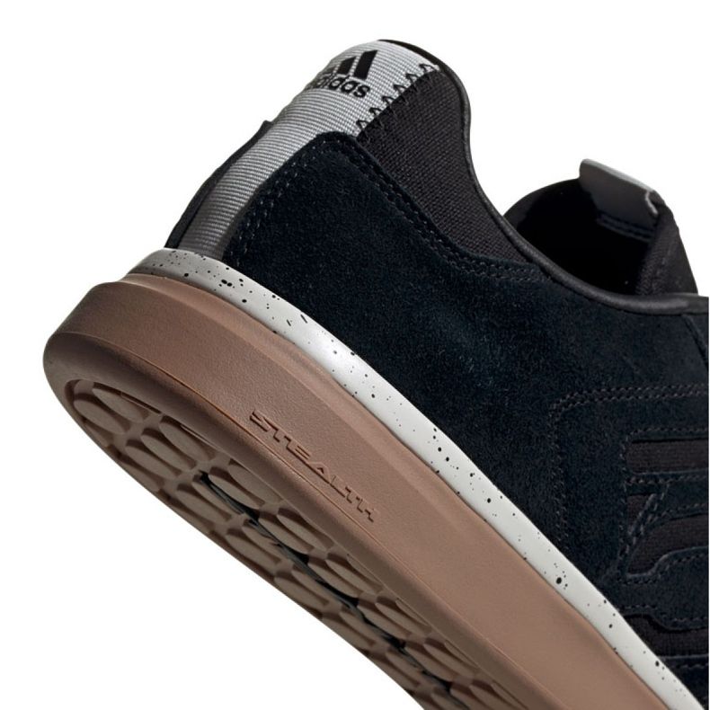 Chaussures Adidas Sleuth M EE8893 le noir 1