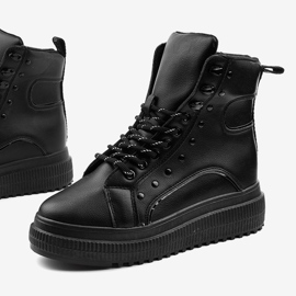 Bottes de sport noires sur la plateforme Aethireisis 1