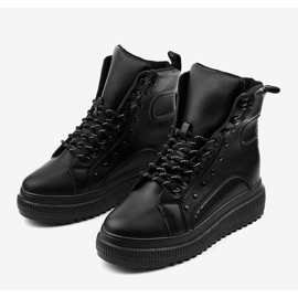 Bottes de sport noires sur la plateforme Aethireisis 2