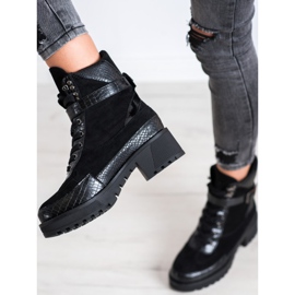 Gogo Travailleurs sur le pôle le noir 1 Gogo Travailleurs sur le pôle le noir 1