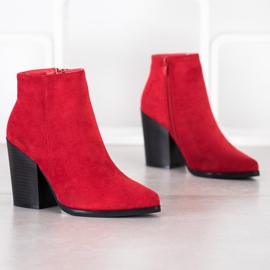 Super Me Chaussons rouges sur un poste large 2