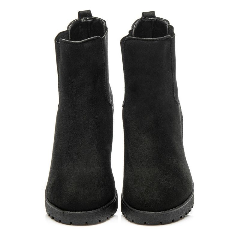 Queentina Bottes Chelsea sur un bar noir 2