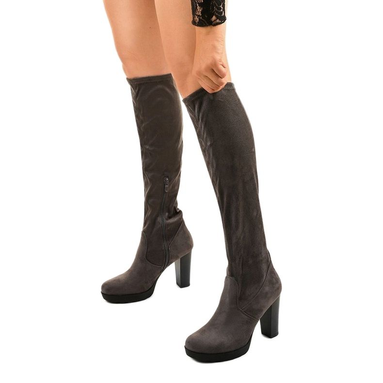 Bottes grises sur le poteau en éco-suède Funnyfreeze 1