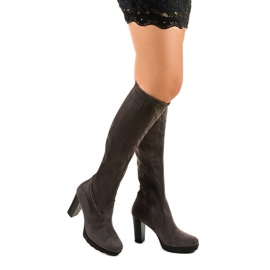 Bottines grises en éco-suède de chez Enmirington 1 Bottines grises en éco-suède de chez Enmirington 1