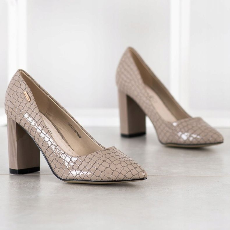 Goodin Escarpins élégants sur un pilier beige 1