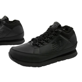 Chaussures de sport isolées noires Greenfury pour hommes le noir 1 Chaussures de sport isolées noires Greenfury pour hommes le noir 1
