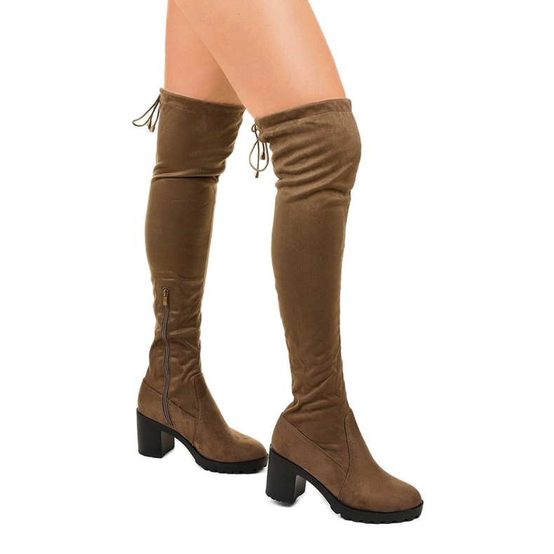 Bottes en daim sur le poste du kaki de Hekran vert 1