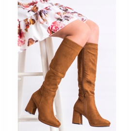 Goodin Bottes en daim sur un pilier brun jaune 2