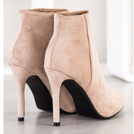 Small Swan Bottes élégantes sur un talon haut beige 1