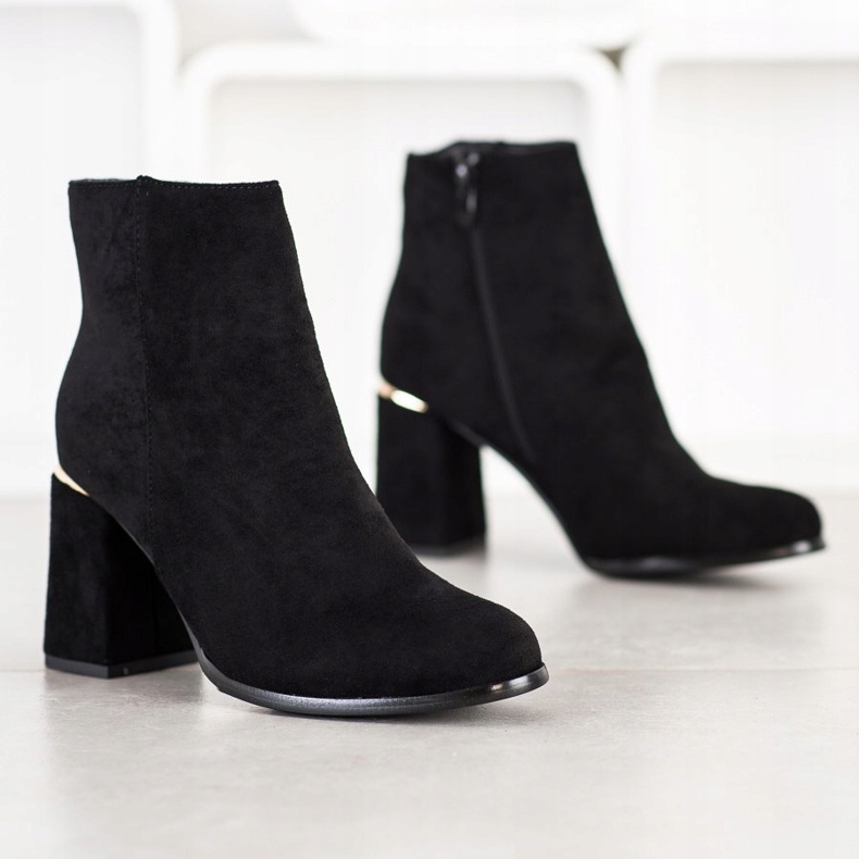 SHELOVET Bottes avec un insert doré le noir 1