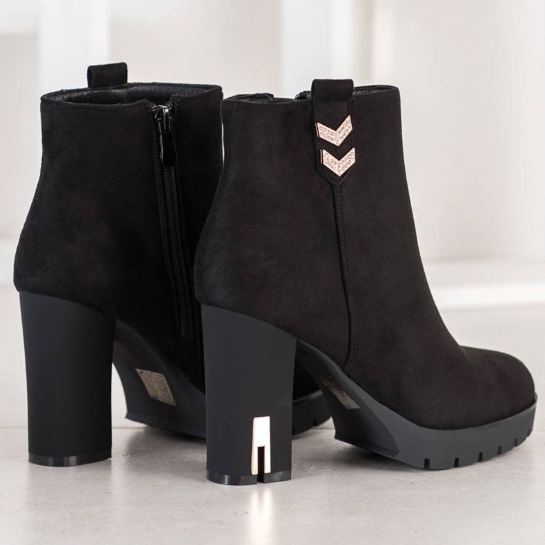 Bestelle Bottines en daim avec ornement noir 1