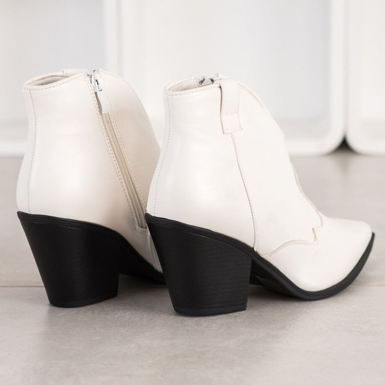 Queen Vivi Cowgirls Courtes En Spitz blanche 1 Queen Vivi Cowgirls Courtes En Spitz blanche 1