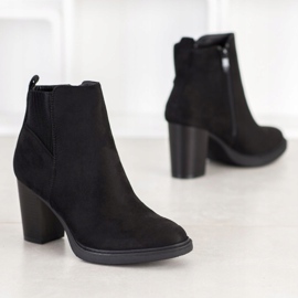 Super Mode Bottines noires sur un poteau 2
