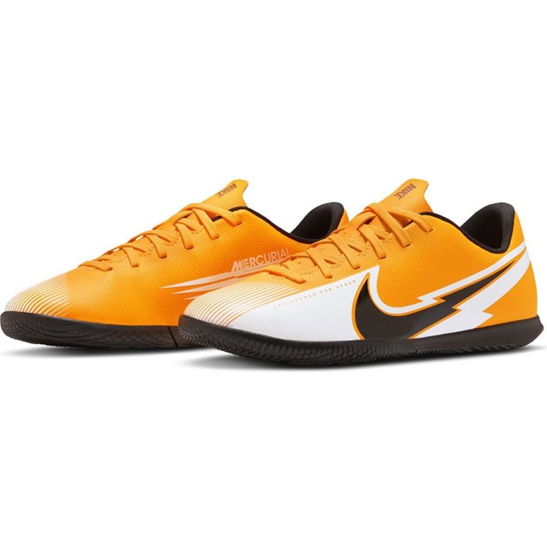 Nike Mercurial Vapor 13 Club Ic Jr AT8169 801 chaussures de football jaune jaune 1