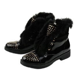 Bottines Féminines laquées isolées plates noires 1