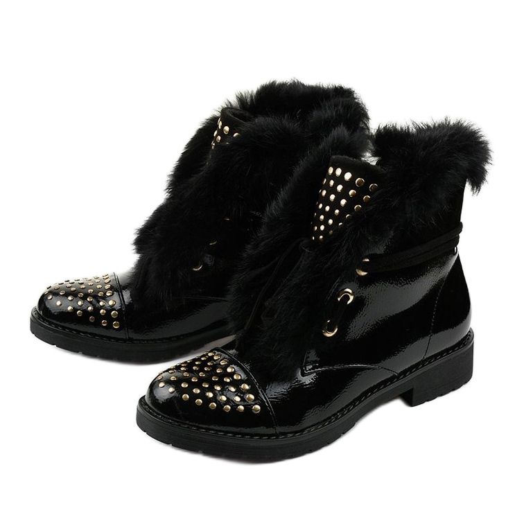 Bottines Féminines laquées isolées plates noires 1