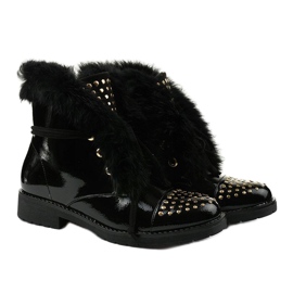 Bottines Féminines laquées isolées plates noires 2