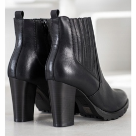 Super Mode Bottines noires sur un poteau 1