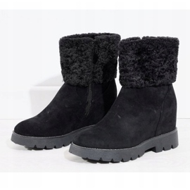 Bottines isolées en daim noir de Bodri le noir 3