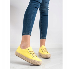 Kylie Baskets sur une plate-forme de paille jaune 1
