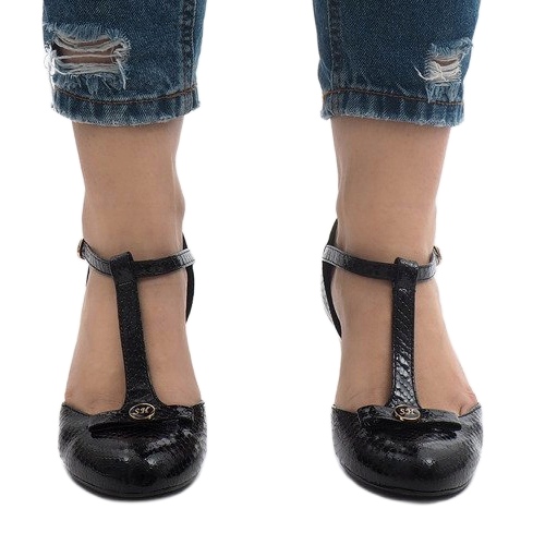 Escarpins noirs sur le poteau 2239-3 2