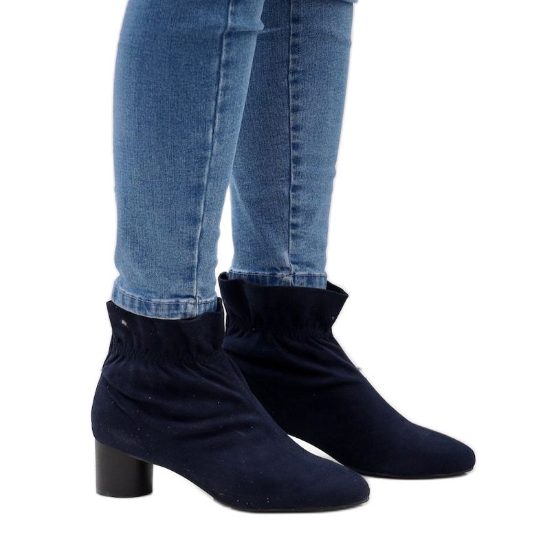 Boots en daim bleu marine sur le poteau JM5512M 1