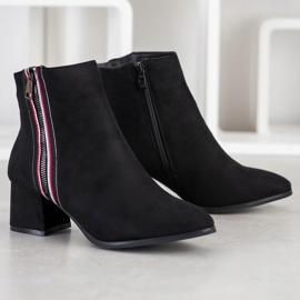 M.Daszyński Bottes en daim avec une fermeture éclair décorative le noir 3