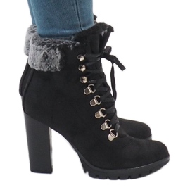 Bottines noires sur le poteau N50 le noir 1