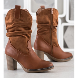 Super Mode Bottes de cowboy sur un poteau brun 3