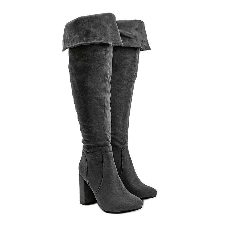 Bottes isolées grises avec une tige infrarouge douce 1