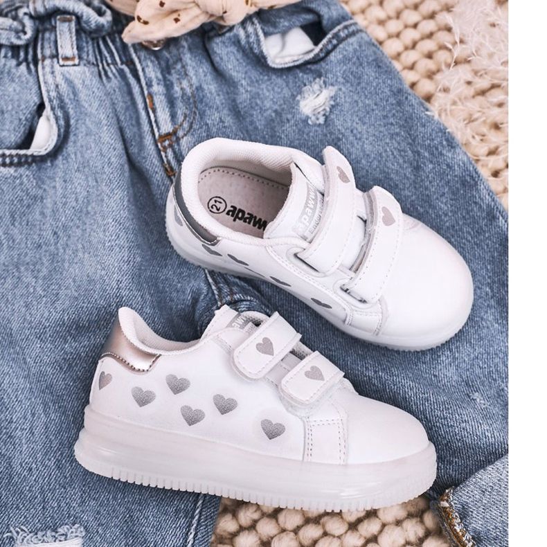 Apawwa Chaussures De Sport Enfant Avec Une Semelle Lumineuse Led Blanc-Argent Boomer blanche 1