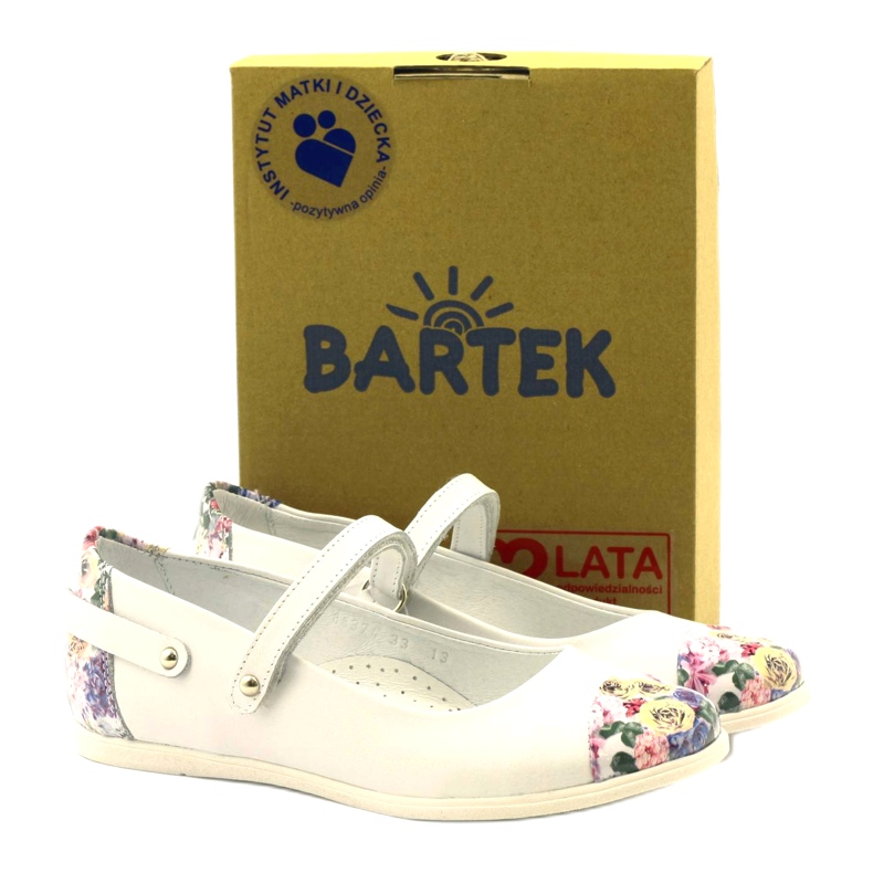 Ballerines en cuir des filles avec des fleurs blanches Bartek 4