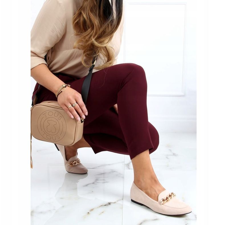 Mocassins Beige avec une chaîne LL-237P Beige 2 Mocassins Beige avec une chaîne LL-237P Beige 2