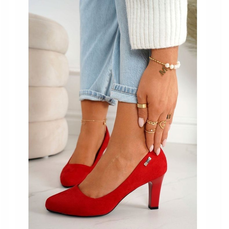PJ1 Escarpins classiques sur un talon Eleanor en daim rouge 1