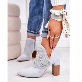 Bottines Ajourées Sur Un Pilier Gris Clair Michelle 2