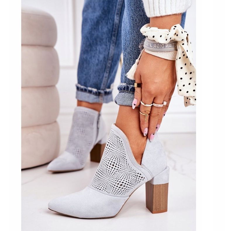 Bottines Ajourées Sur Un Pilier Gris Clair Michelle 2