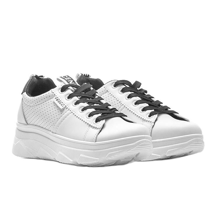 Baskets de sport noires et blanches BO-529 1